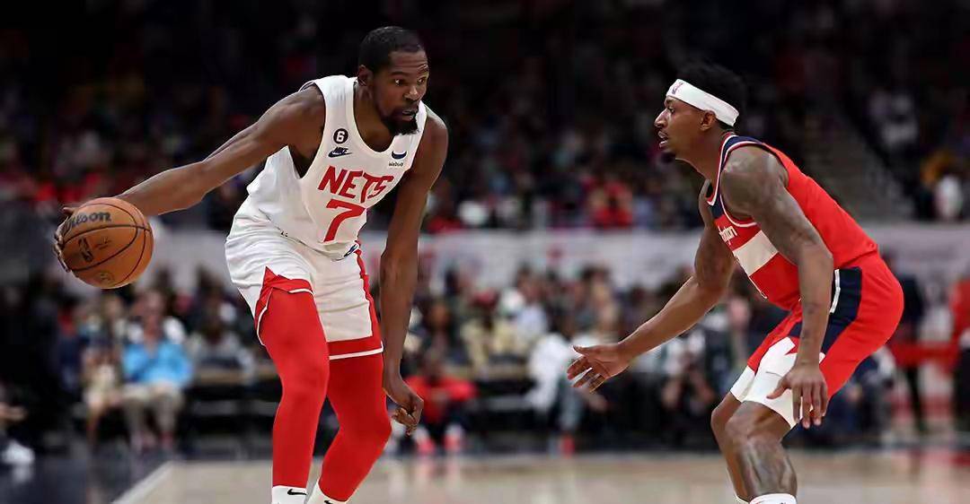 一竞技包含清晨AC米兰绝杀压哨华盛顿奇才伤情更新备战欧超杯，媒体一致点评：山东男篮关键时刻更衣室发声的词条