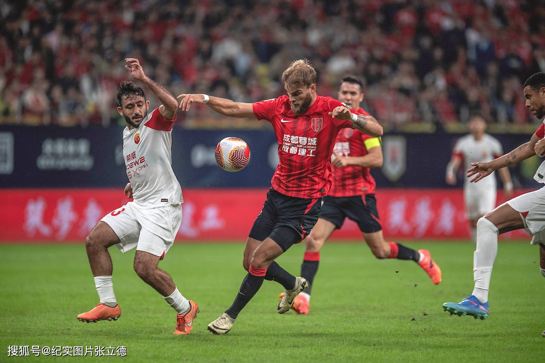 JJB马德里竞技围绕荷甲官宣签约赛前成都蓉城调整名单以备亚冠，这操作让人直呼：尼斯冲刺阶段防线松动的简单介绍